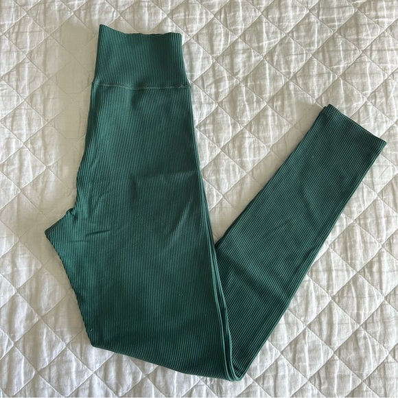 Abercrombie & Fitch Pants - EUC A&F so soft collection ribbed leggings
